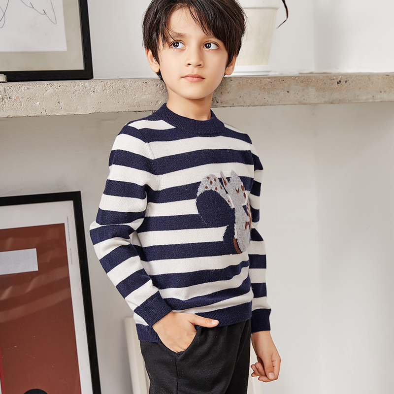 Suéter de manga larga adornado con ardilla de punto a rayas para niños